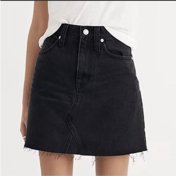 Madewell • Denim Frisco Mini Skirt in Lunar Wash Black 31 - Picture 2 of 7